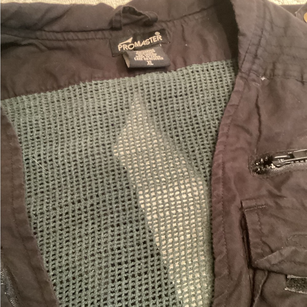 Promaster Multi-Pocket Men’s Utility Vest - Picture 3 of 9